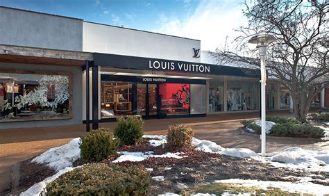 louis vuitton oakbrook center.